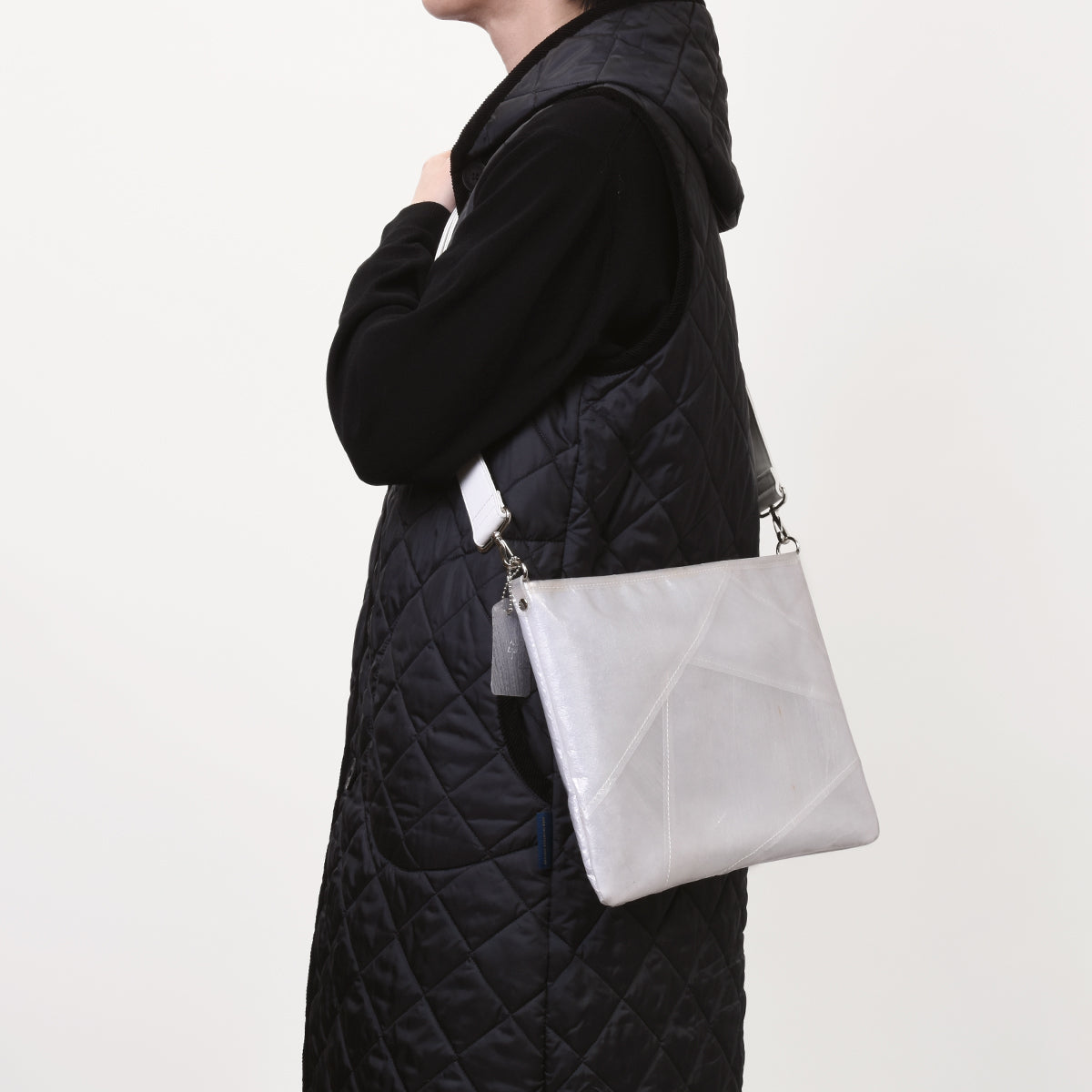 PLASTICITY サステナブル 防水 スリム ショルダーバッグ 軽量