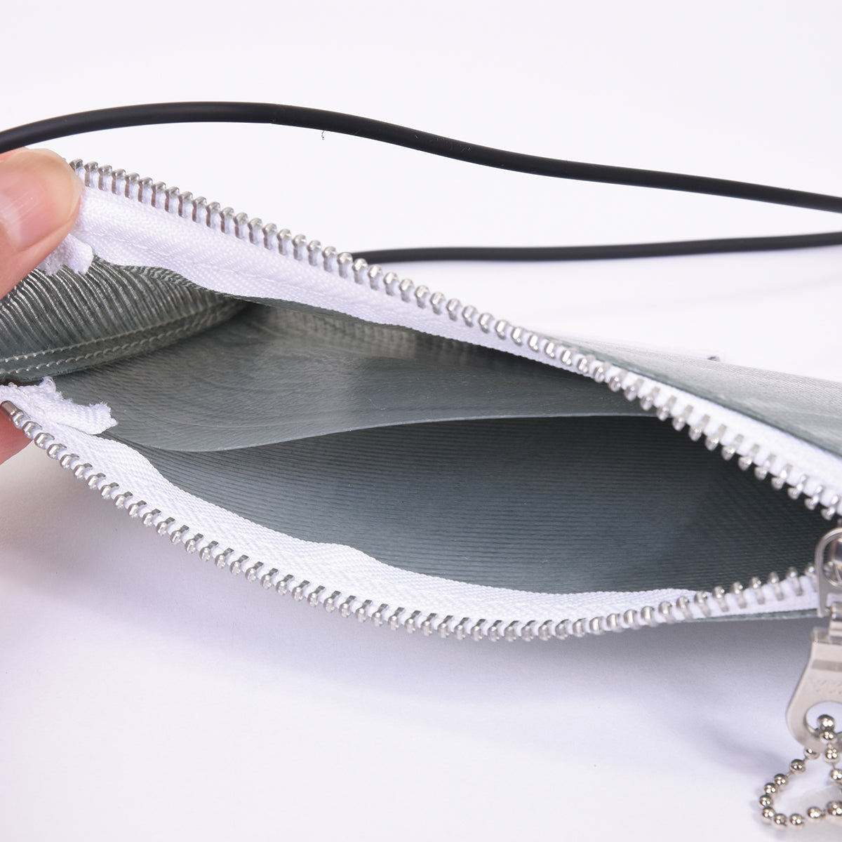 PLASTICITY サステナブル マルチショルダーケース 防水 ブランド