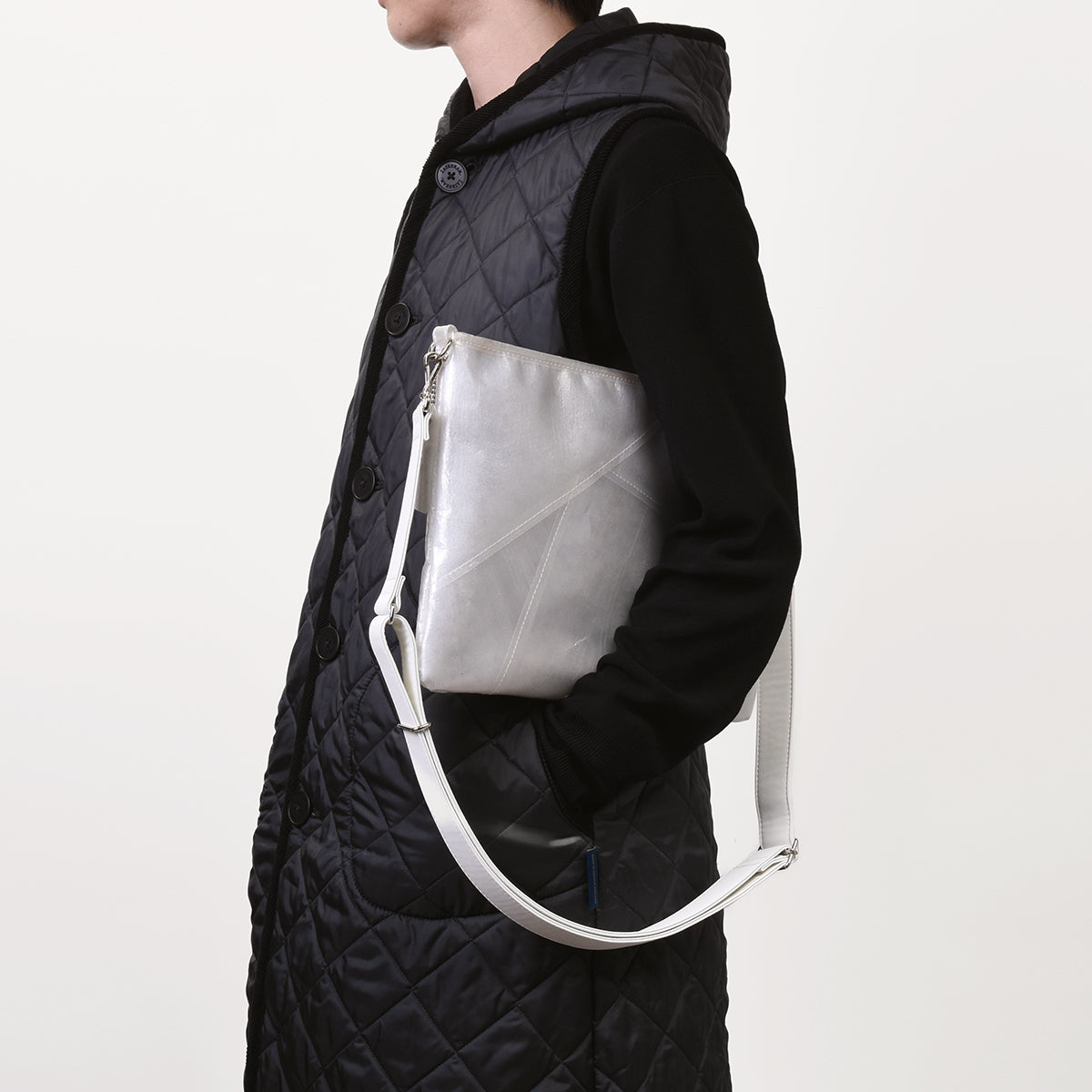 PLASTICITY サステナブル 防水 スリム ショルダーバッグ 軽量