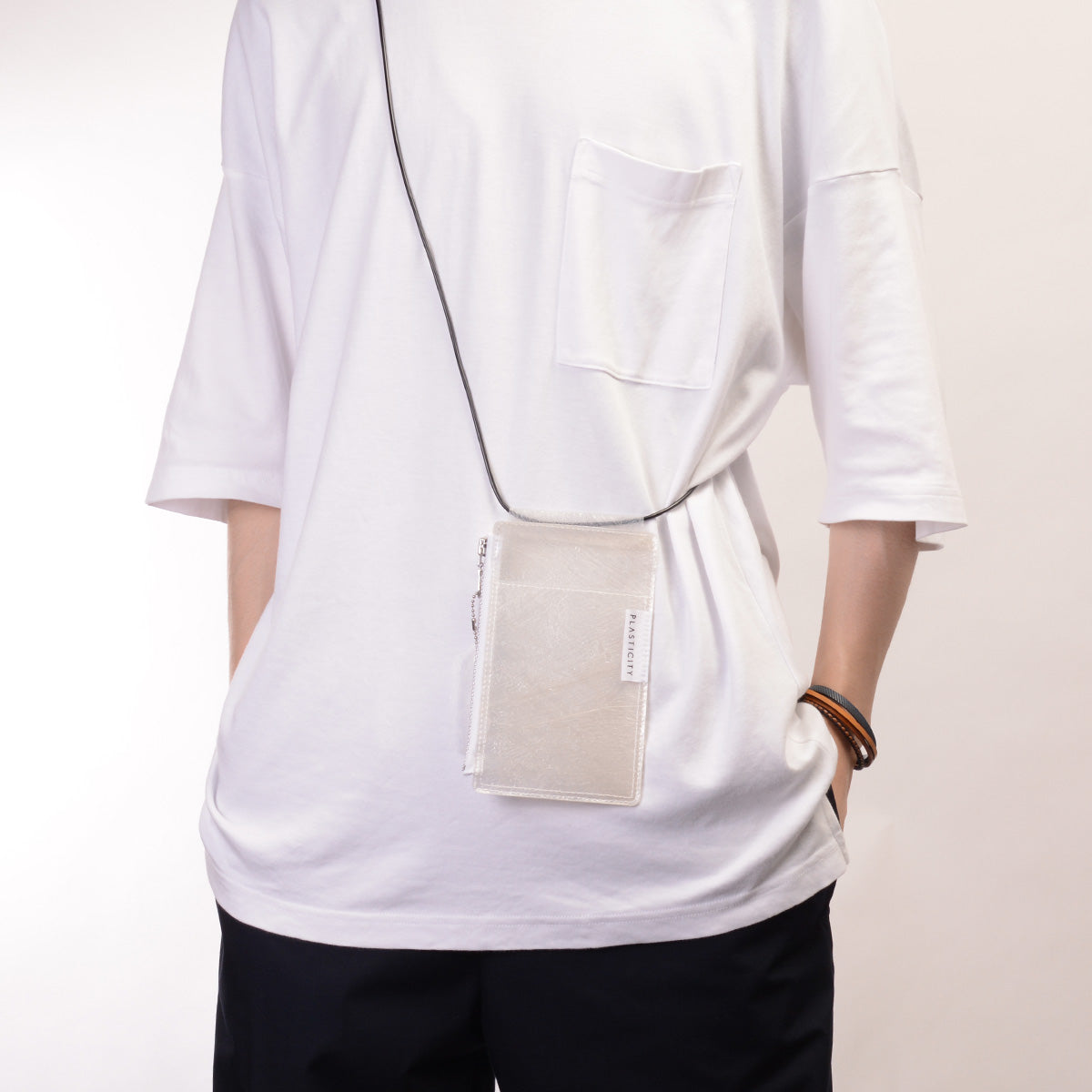 PLASTICITY サステナブル マルチショルダーケース 防水 ブランド